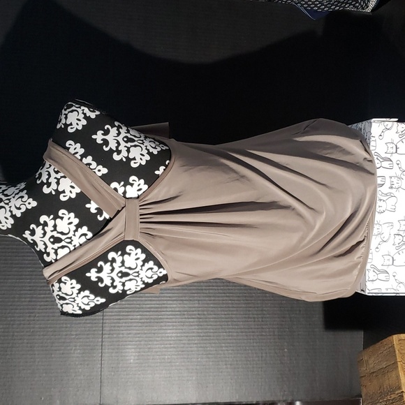 Kismet sleeveless top. Taupe. Size M. - Picture 4 of 6